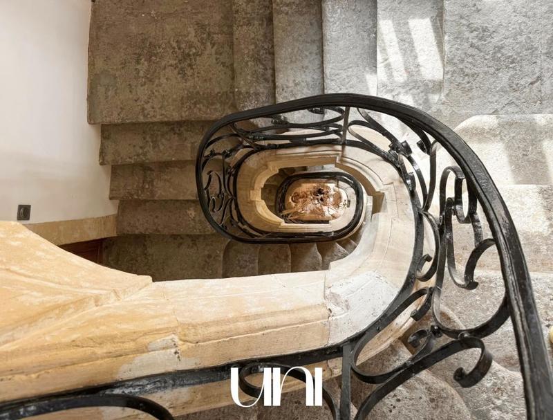 Maison - 300 m² - 9 pièces