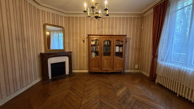 Maison - 210 m² - 9 pièces