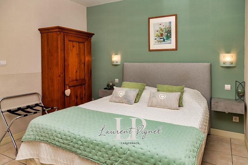 Maison - 177 m² - 9 pièces