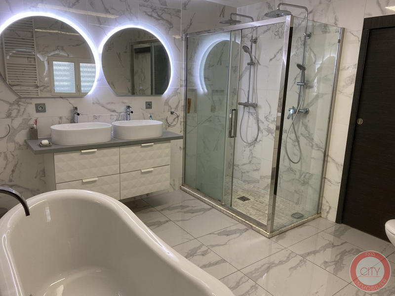 Maison - 160 m² - 5 pièces