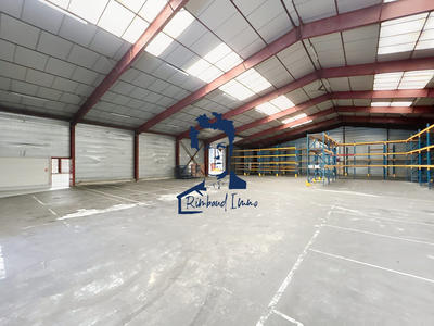 Entrepôt - 2 400 m²