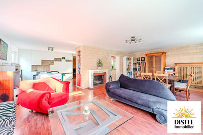 Maison - 241 m² - 8 pièces