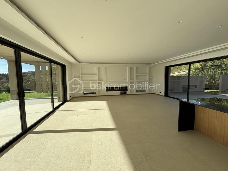 Maison - 262 m² - 5 pièces