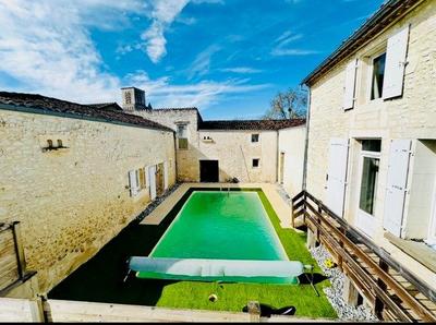 Maison - 300 m² - 11 pièces