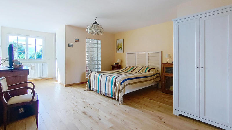 Maison - 242 m² - 7 pièces