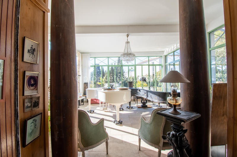 Maison - 255 m² - 6 pièces