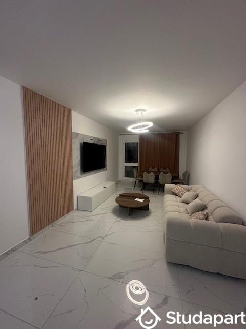 Chambre - 14 m² - 1 pièce