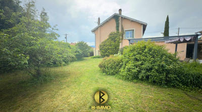 Maison - 221 m² - 8 pièces