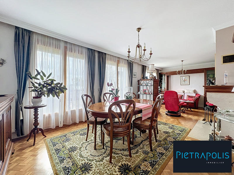 Maison - 196 m² - 7 pièces