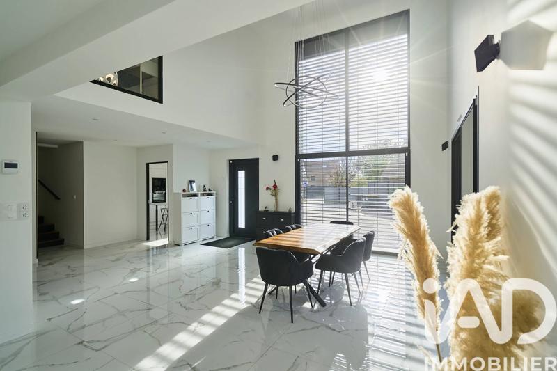 Maison - 210 m² - 6 pièces