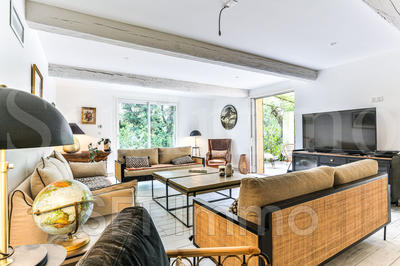 Maison - 210 m² - 7 pièces