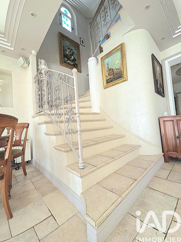 Maison - 300 m² - 7 pièces