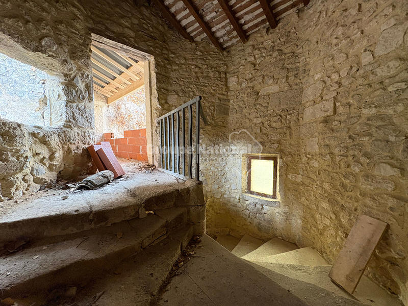 Maison - 930 m² - 30 pièces