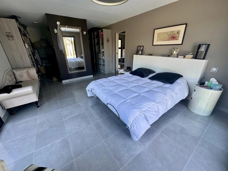 Propriété - 270 m² - 6 pièces