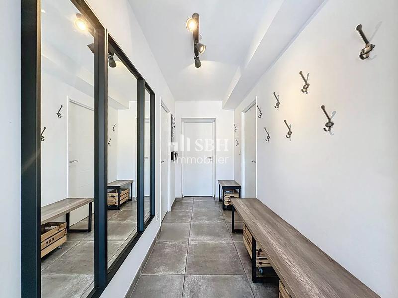 Villa - 211 m² - 10 pièces