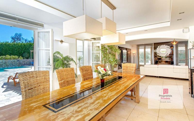 Maison - 250 m² - 7 pièces