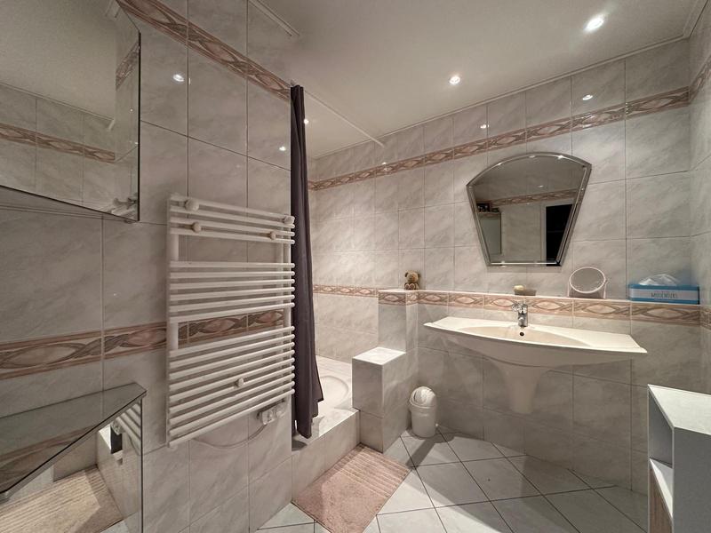 Appartement - 83 m² - 5 pièces