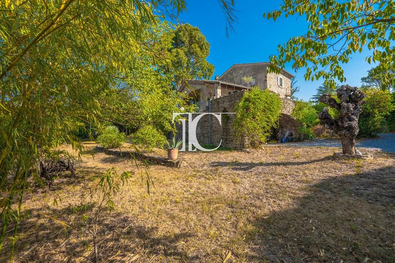 Maison - 198 m² - 7 pièces