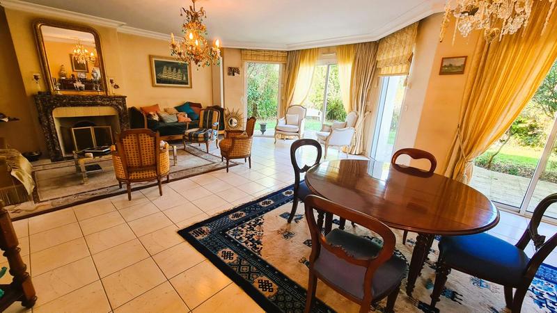 Maison - 220 m² - 7 pièces