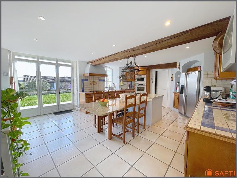 Maison - 294 m² - 9 pièces