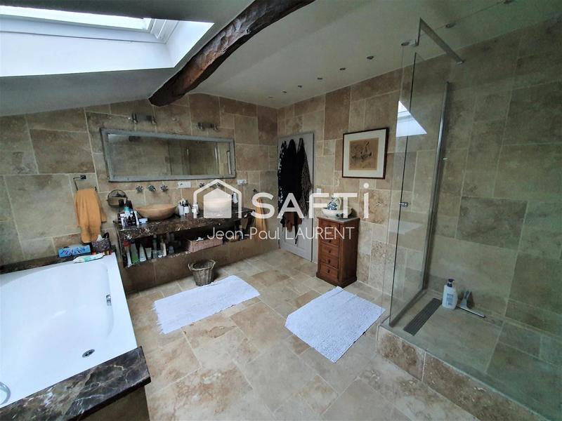 Maison - 229 m² - 6 pièces