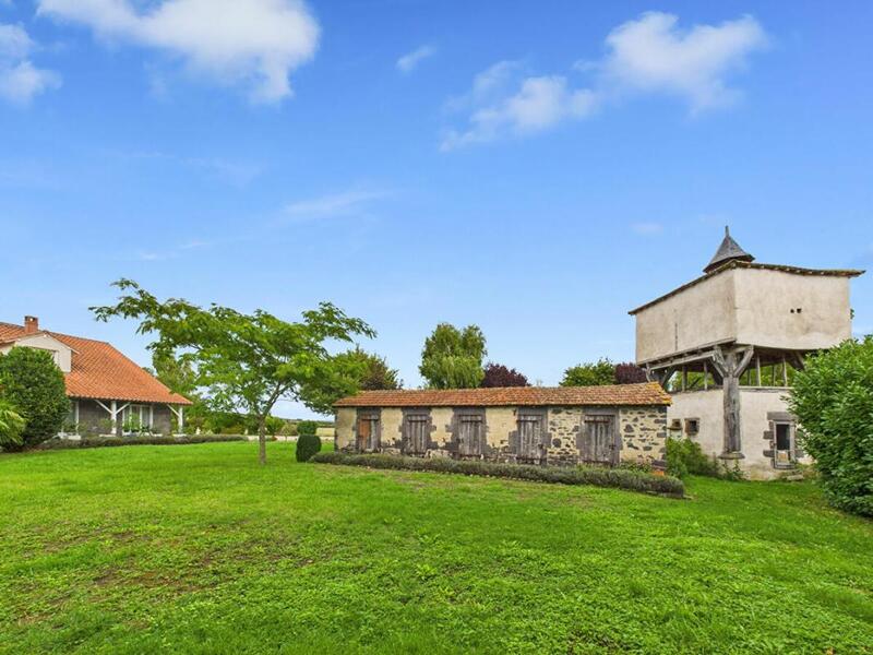 Maison - 239 m² - 6 pièces