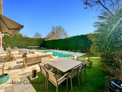 Maison - 233 m² - 9 pièces