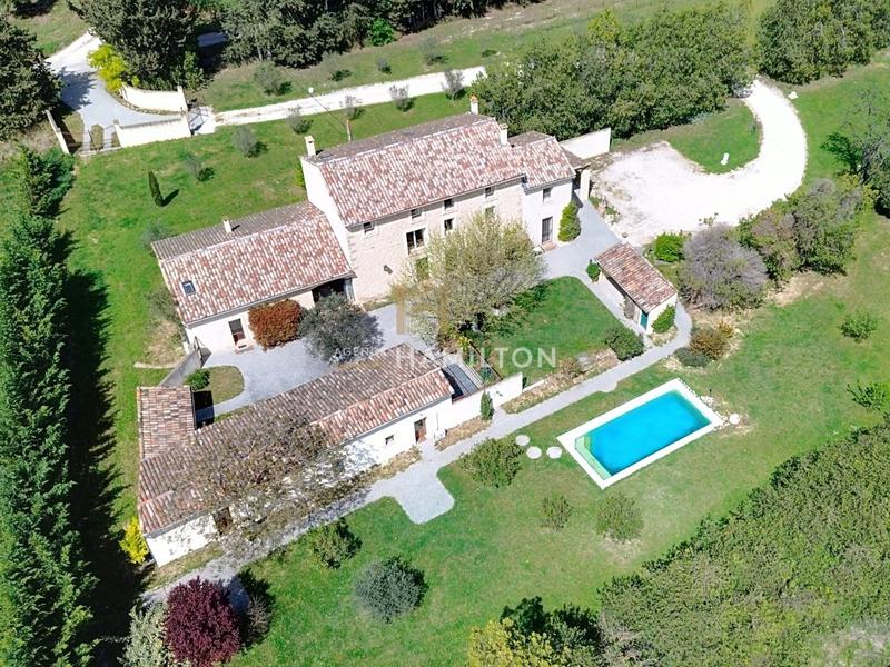 Maison - 346 m² - 6 pièces