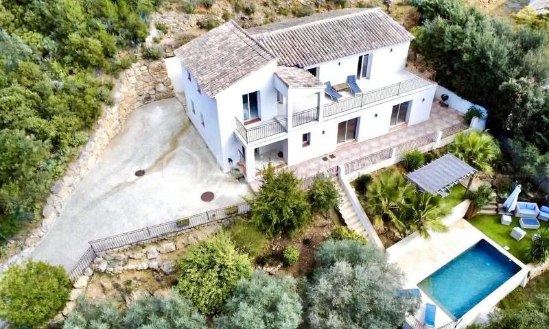 Maison traditionnelle - 172 m² - 7 pièces