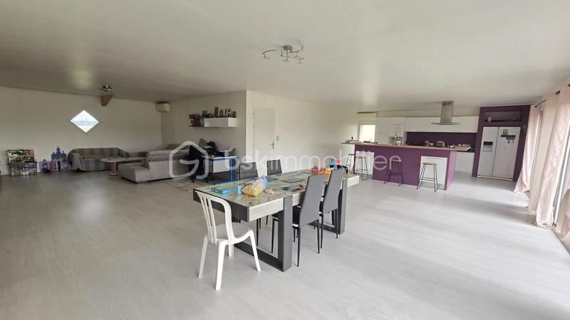 Maison - 226 m² - 7 pièces