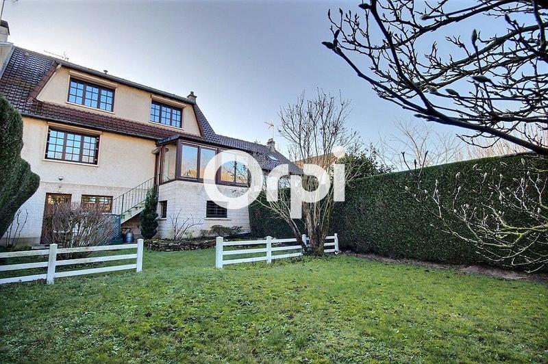 Maison traditionnelle - 146 m² - 5 pièces