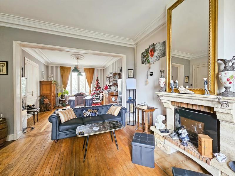 Maison - 260 m² - 10 pièces