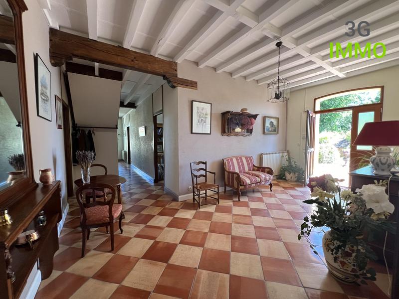 Maison - 375 m² - 10 pièces