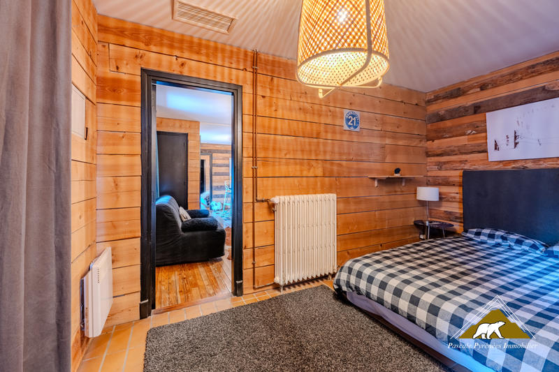 Maison - 600 m² - 12 pièces