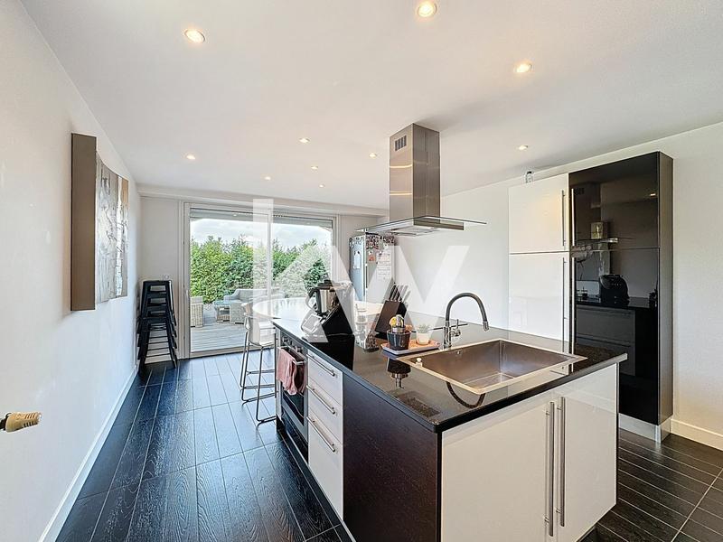 Maison - 220 m² - 8 pièces