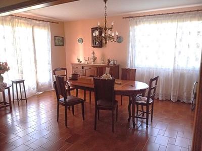 Maison - 211 m² - 6 pièces