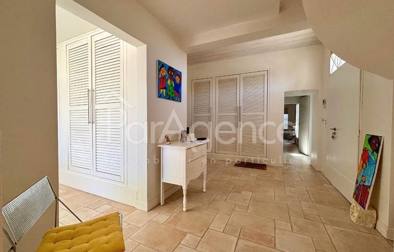 Maison - 204 m² - 5 pièces