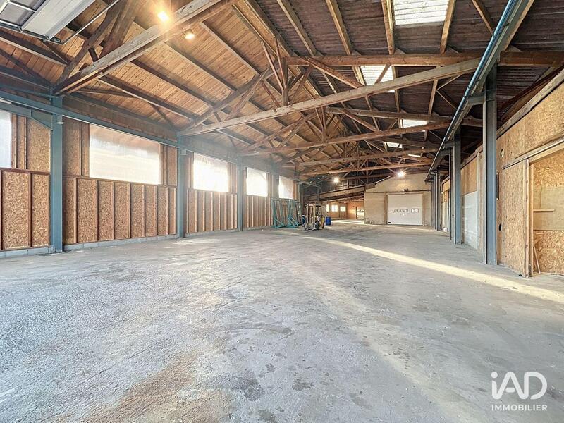 Local commercial - 2 460 m²