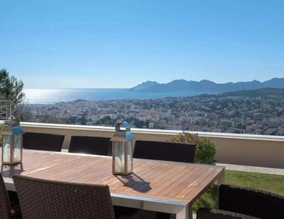 Villa - 330 m² - 7 pièces