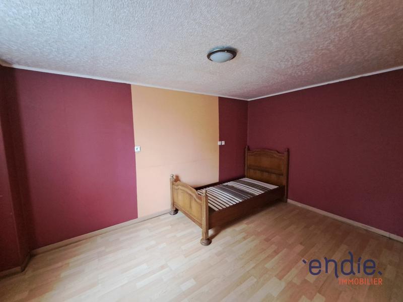 Maison - 213 m² - 9 pièces