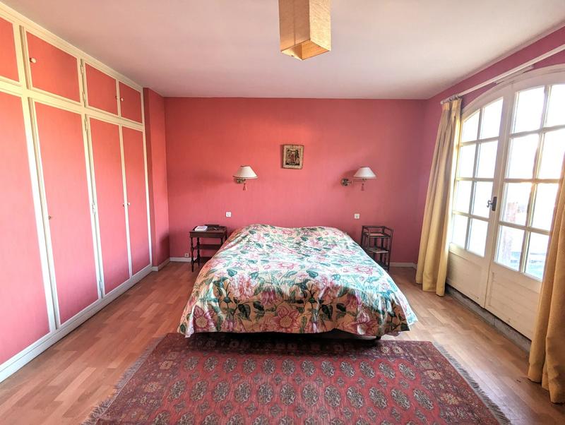 Maison - 260 m² - 6 pièces