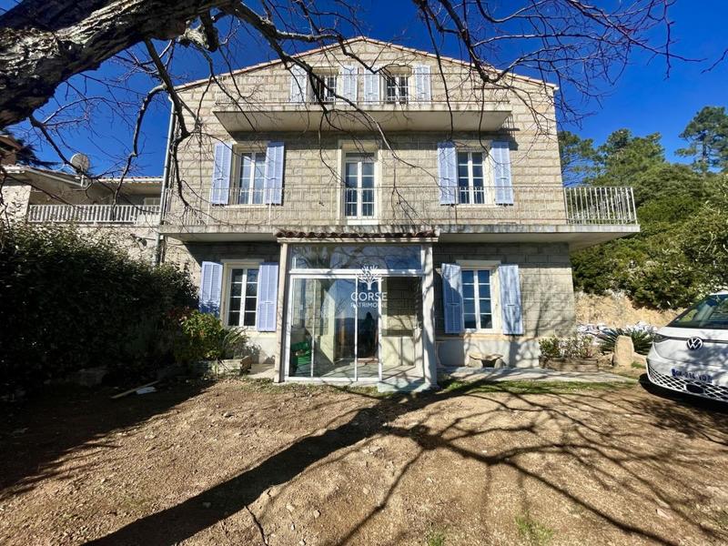 Maison de village - 240 m² - 10 pièces