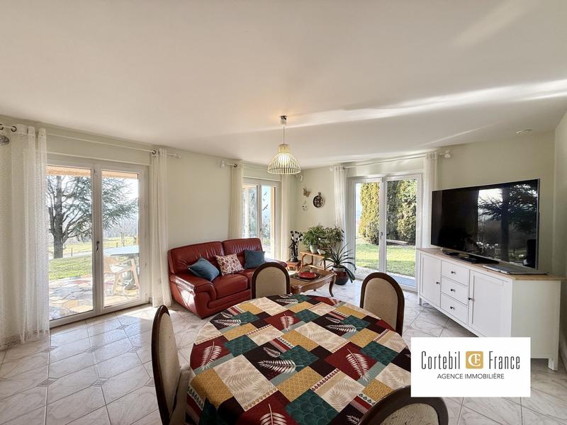 Maison traditionnelle - 320 m² - 5 pièces