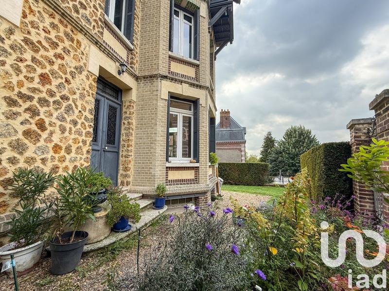 Maison - 210 m² - 8 pièces