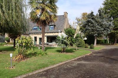 Maison en pierre - 211 m² - 8 pièces