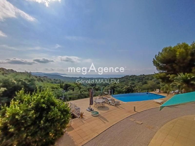 Maison - 250 m² - 7 pièces