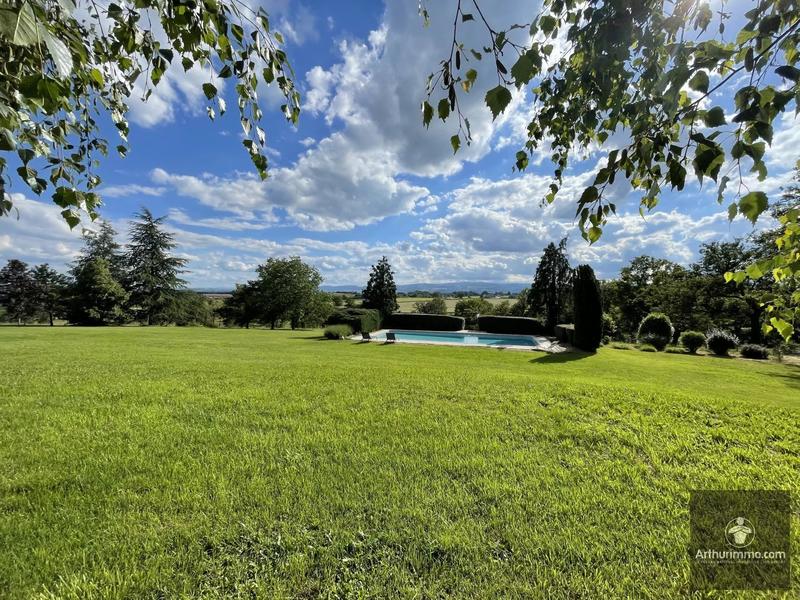 Maison - 318 m² - 11 pièces