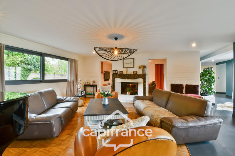 Maison - 428 m² - 11 pièces