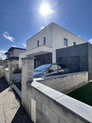 Maison traditionnelle - 150 m² - 6 pièces