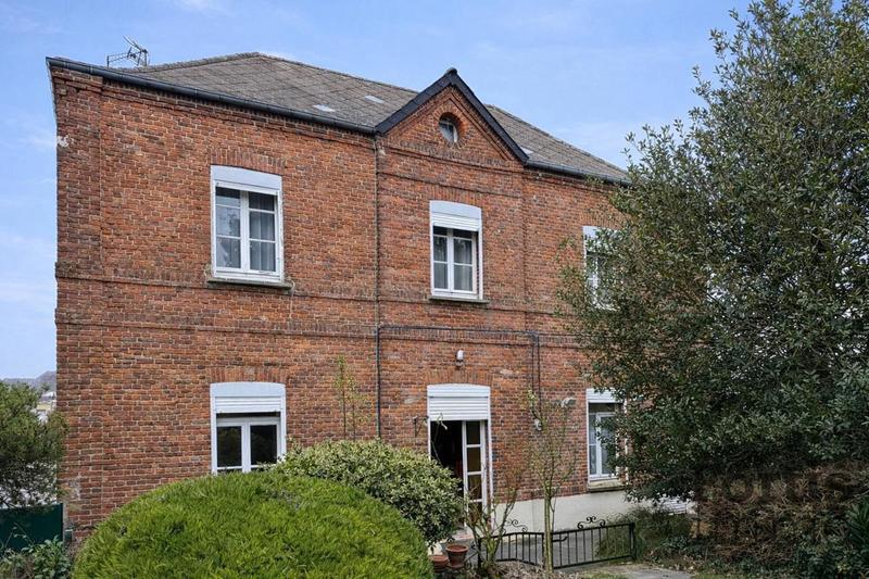 Maison - 167 m² - 8 pièces